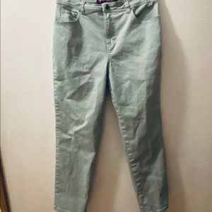 Gloria Vanderbilt light blue jeans 12 SHORT